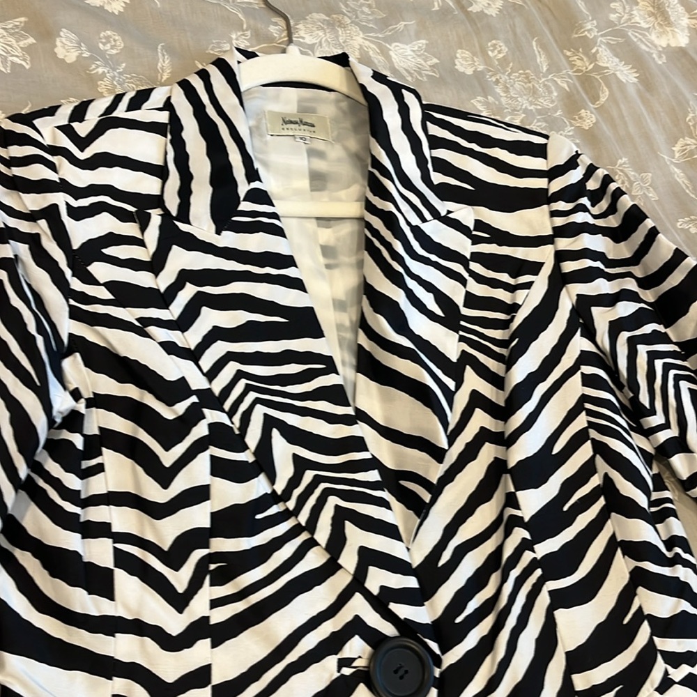 Stylish  Silk Black and White Zebra Print Women's Jacket
New never worn - Picture 7 of 12